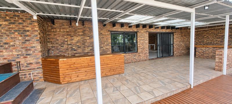 4 Bedroom Property for Sale in Rooihuiskraal Gauteng