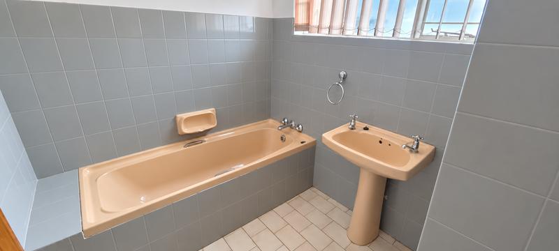 4 Bedroom Property for Sale in Rooihuiskraal Gauteng