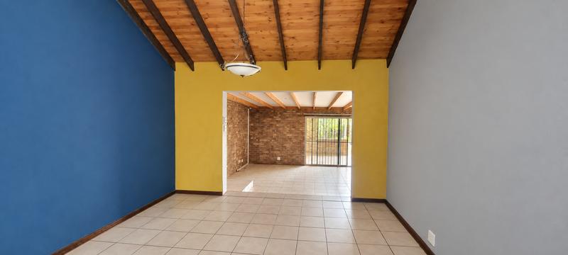 4 Bedroom Property for Sale in Rooihuiskraal Gauteng