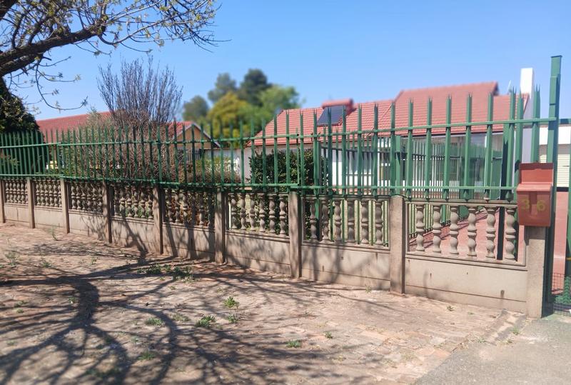 4 Bedroom Property for Sale in Rondebult Gauteng