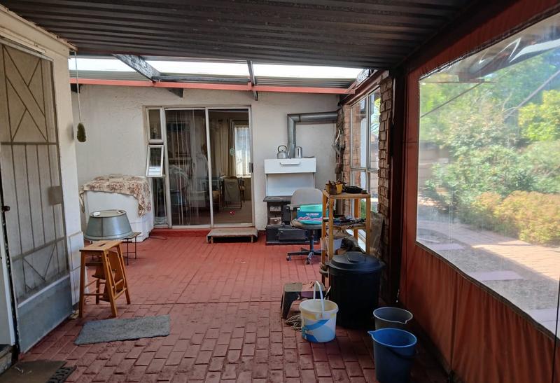 4 Bedroom Property for Sale in Rondebult Gauteng