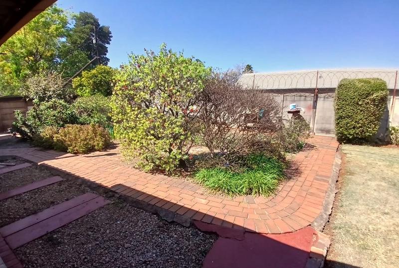 4 Bedroom Property for Sale in Rondebult Gauteng