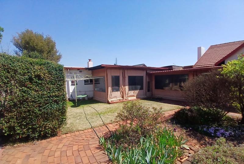 4 Bedroom Property for Sale in Rondebult Gauteng
