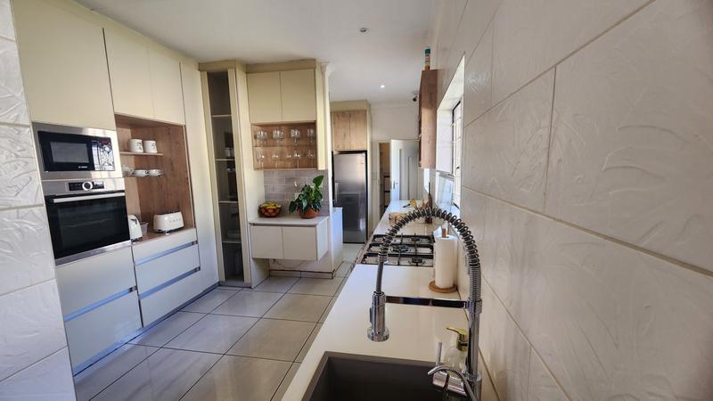 4 Bedroom Property for Sale in Sinoville Gauteng