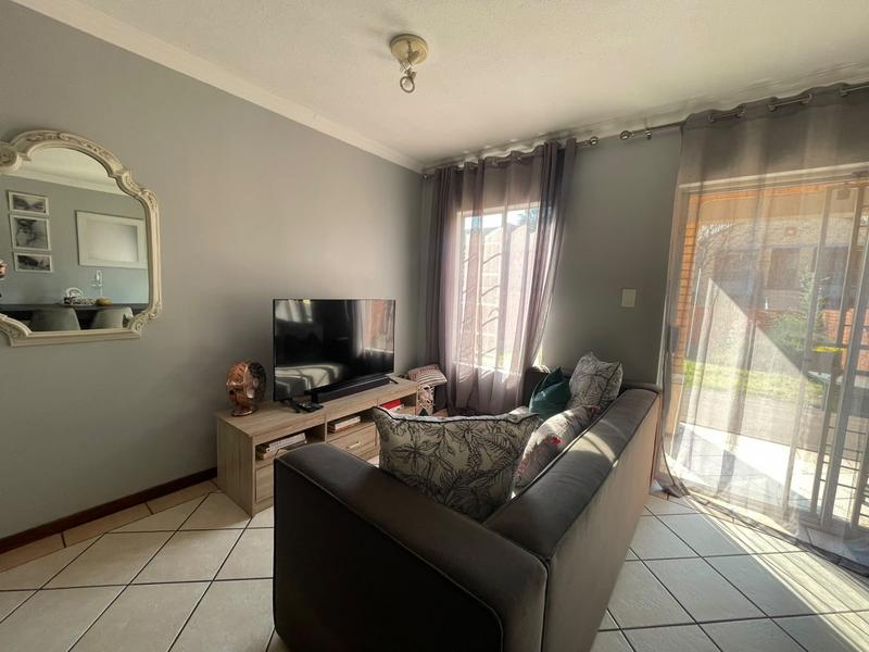 To Let 2 Bedroom Property for Rent in Equestria Gauteng