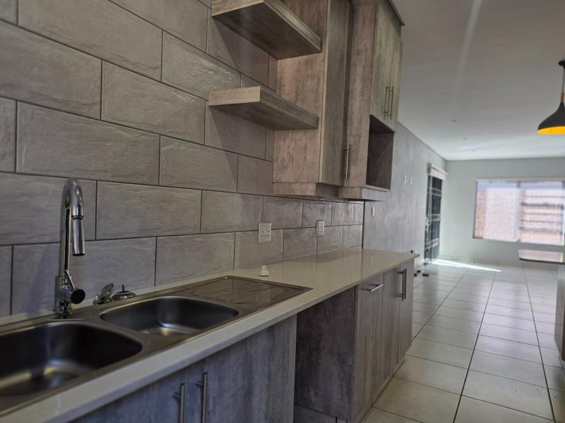 To Let 3 Bedroom Property for Rent in Kenmare Gauteng