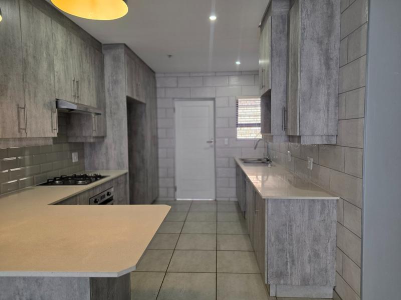 To Let 3 Bedroom Property for Rent in Kenmare Gauteng