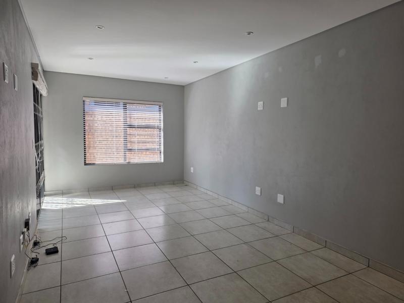 To Let 3 Bedroom Property for Rent in Kenmare Gauteng
