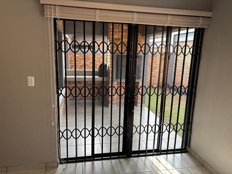 To Let 3 Bedroom Property for Rent in Kenmare Gauteng