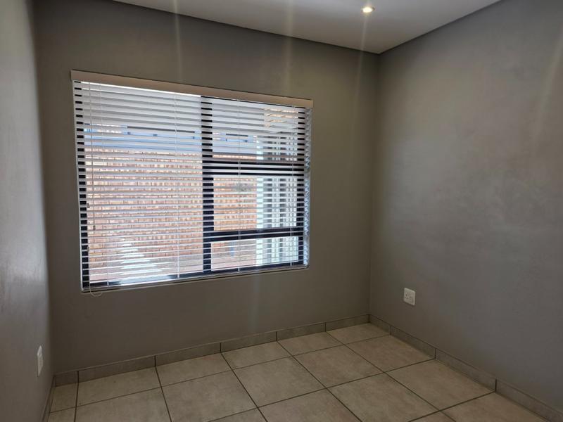 To Let 3 Bedroom Property for Rent in Kenmare Gauteng