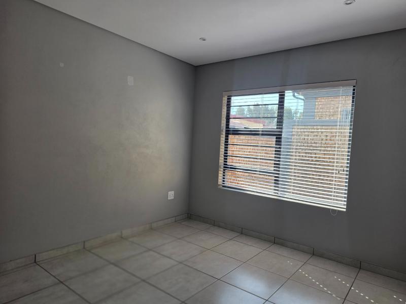 To Let 3 Bedroom Property for Rent in Kenmare Gauteng