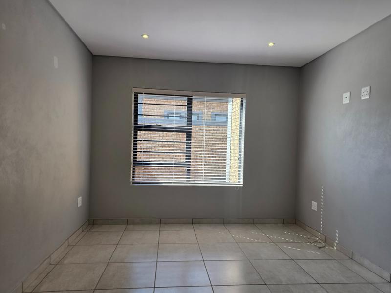 To Let 3 Bedroom Property for Rent in Kenmare Gauteng