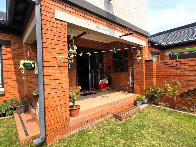To Let 2 Bedroom Property for Rent in Mooikloof Ridge Gauteng