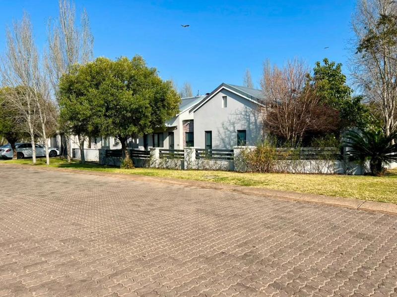To Let 5 Bedroom Property for Rent in Copperleaf Estate Gauteng