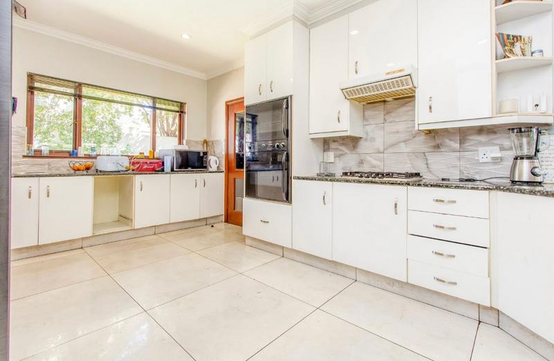 To Let 5 Bedroom Property for Rent in Dainfern Golf Estate Gauteng