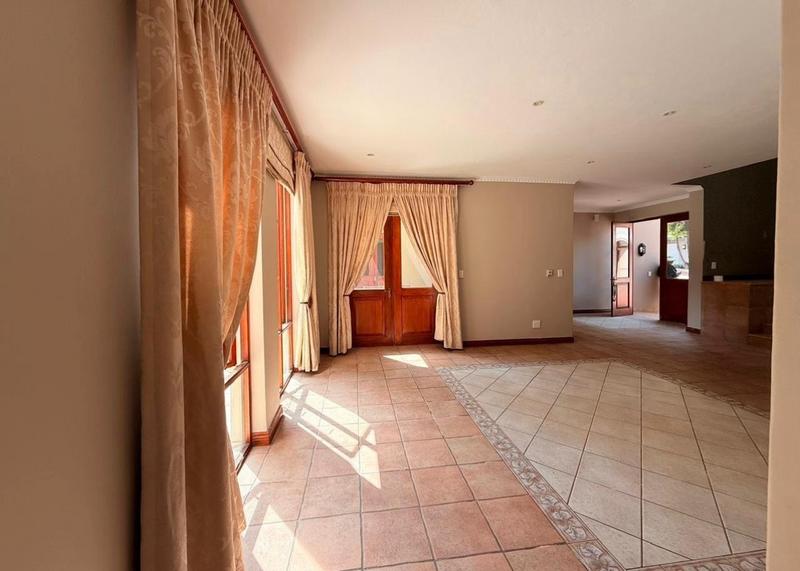 To Let 4 Bedroom Property for Rent in Dainfern Golf Estate Gauteng