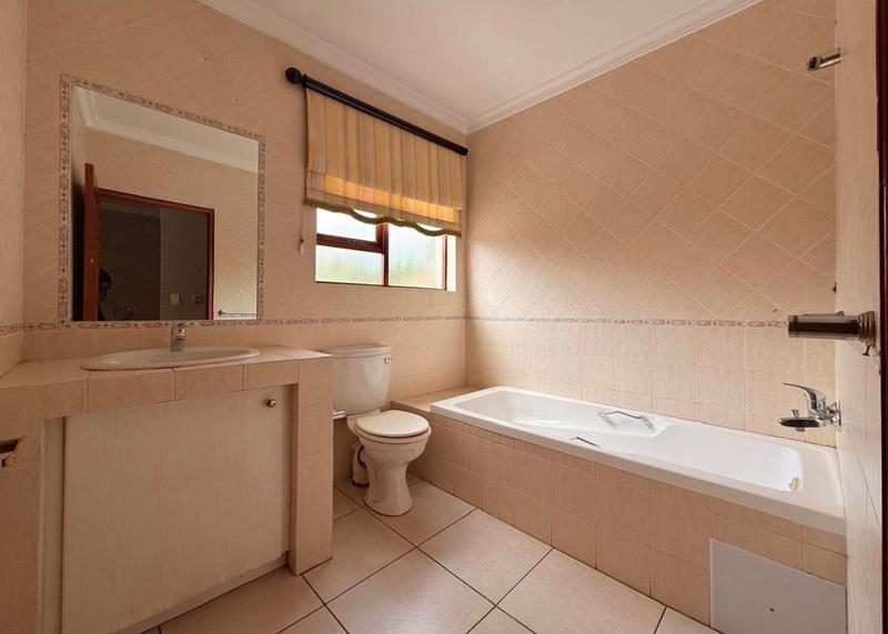 To Let 4 Bedroom Property for Rent in Dainfern Golf Estate Gauteng
