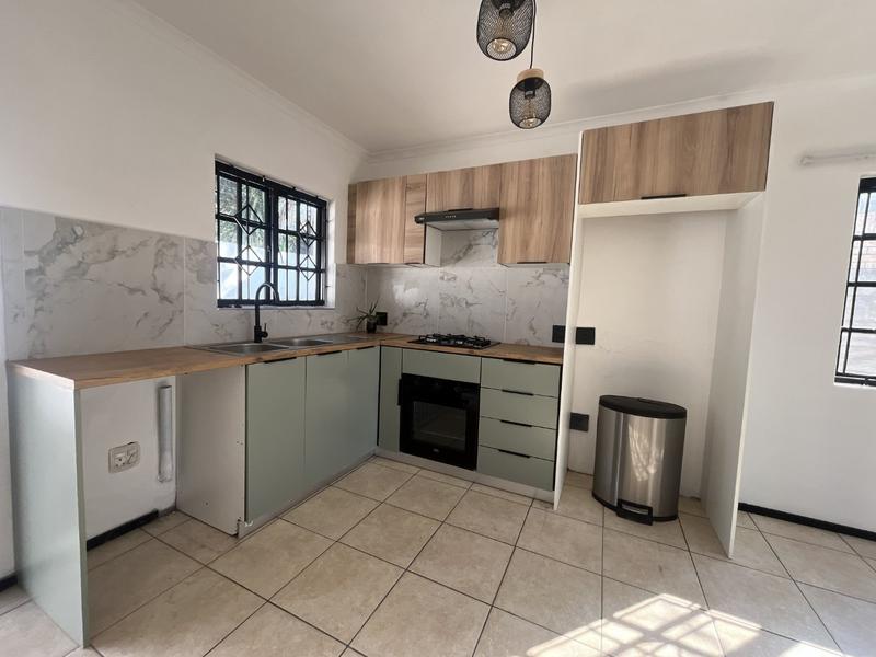 To Let 2 Bedroom Property for Rent in Morningside Manor Gauteng