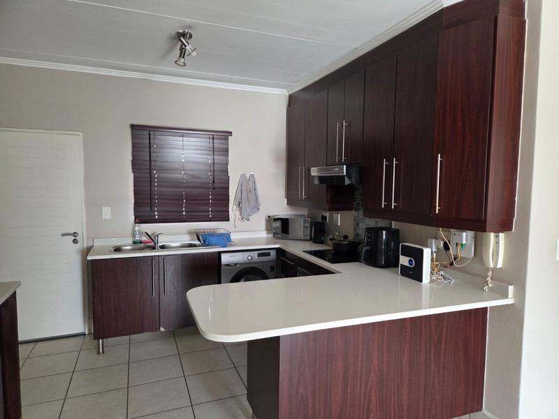 To Let 1 Bedroom Property for Rent in Greenstone Hill Gauteng