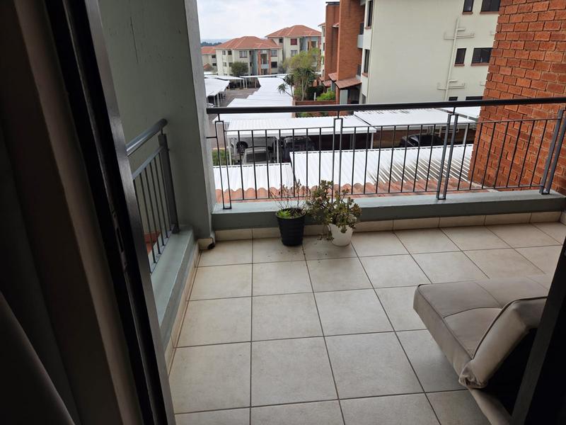 To Let 1 Bedroom Property for Rent in Greenstone Hill Gauteng