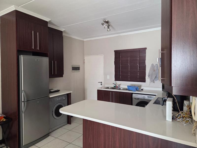 To Let 1 Bedroom Property for Rent in Greenstone Hill Gauteng