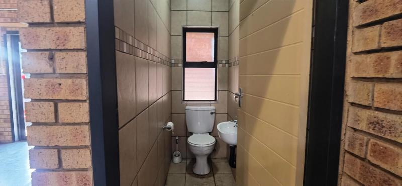 To Let Commercial Property for Rent in N4 Gateway Industrial Park Gauteng