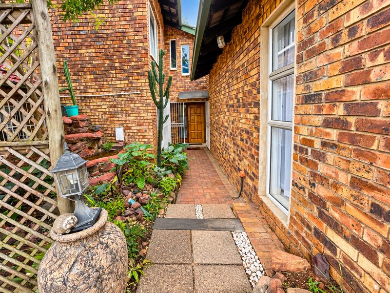 To Let 4 Bedroom Property for Rent in Moreleta Park Gauteng