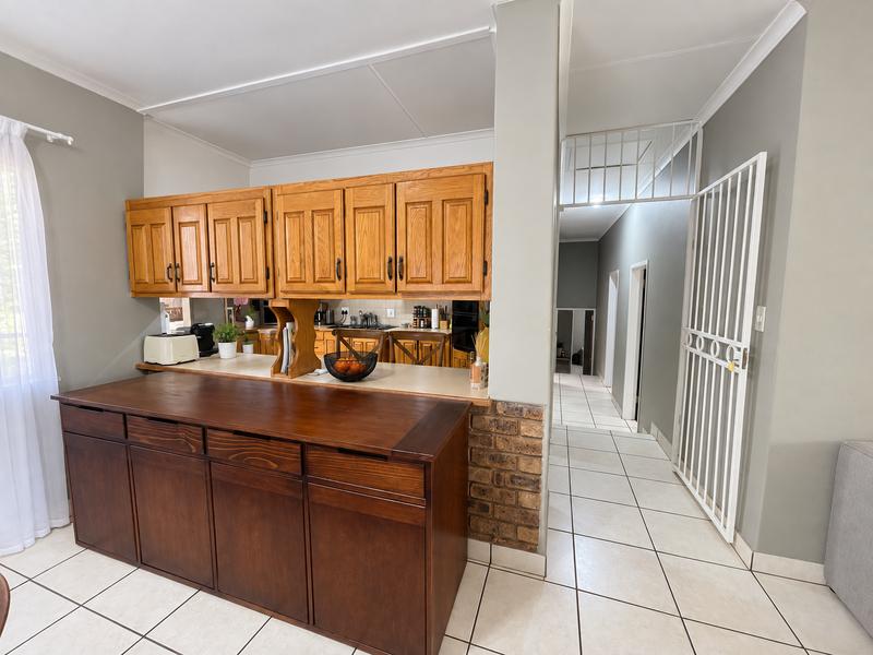 To Let 4 Bedroom Property for Rent in Moreleta Park Gauteng