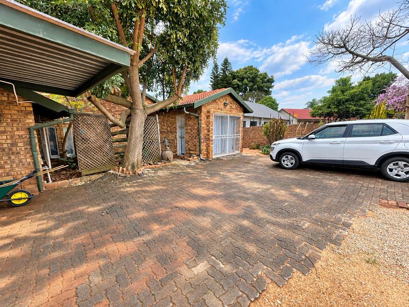 To Let 4 Bedroom Property for Rent in Moreleta Park Gauteng