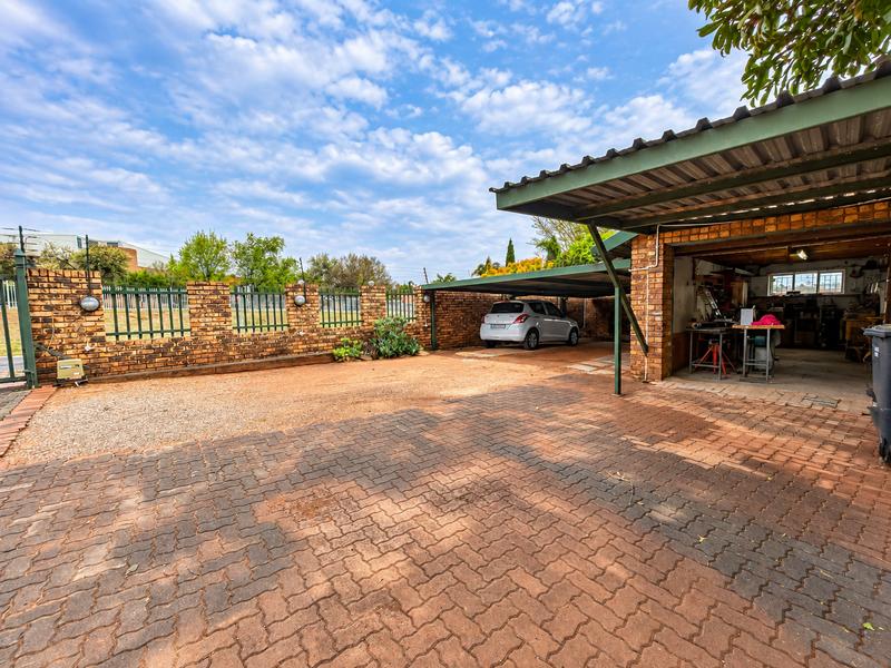 To Let 4 Bedroom Property for Rent in Moreleta Park Gauteng