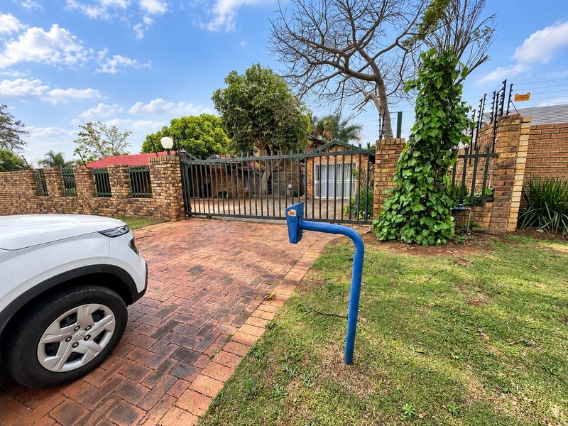 To Let 4 Bedroom Property for Rent in Moreleta Park Gauteng