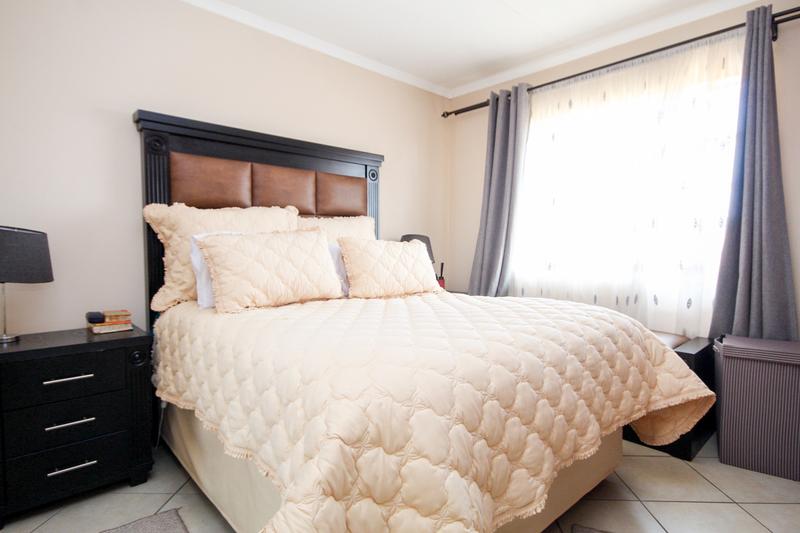 2 Bedroom Property for Sale in Monavoni Gauteng