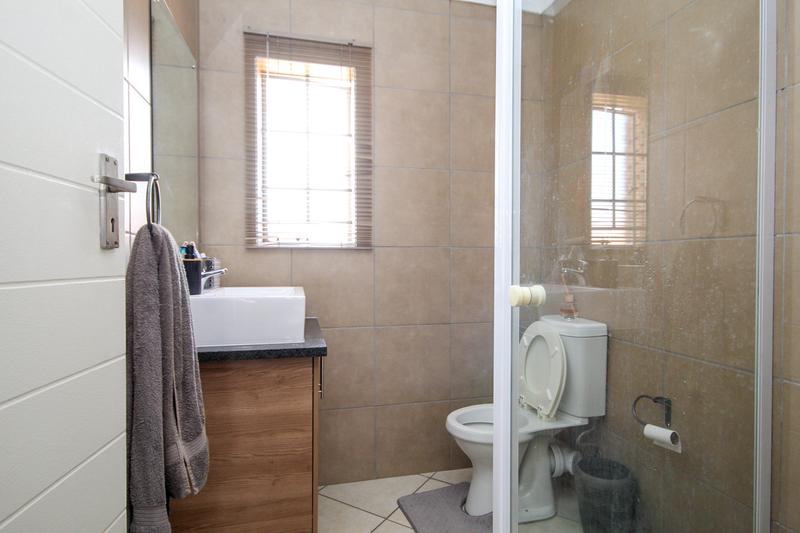 2 Bedroom Property for Sale in Monavoni Gauteng