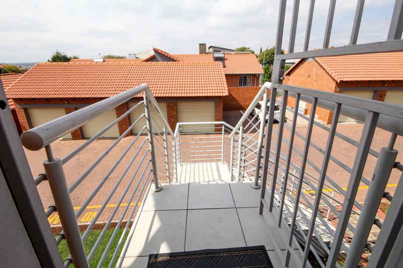 2 Bedroom Property for Sale in Monavoni Gauteng