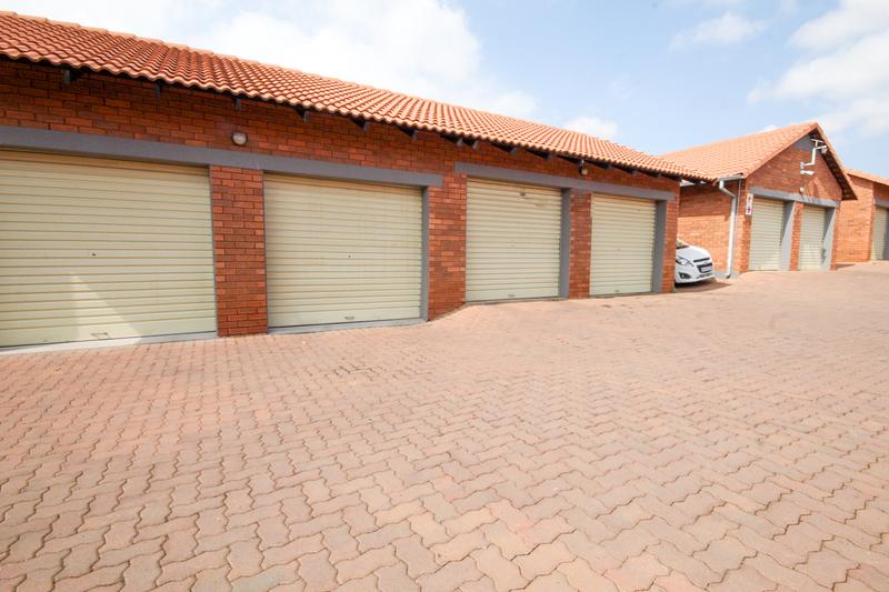 2 Bedroom Property for Sale in Monavoni Gauteng