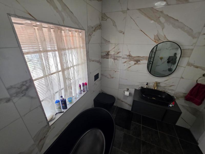 4 Bedroom Property for Sale in Pretoria Gardens Gauteng