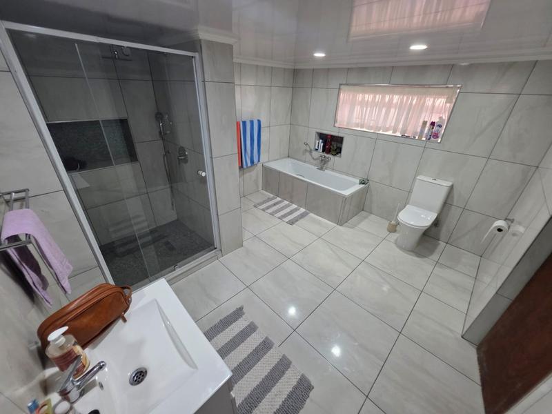 4 Bedroom Property for Sale in Pretoria Gardens Gauteng