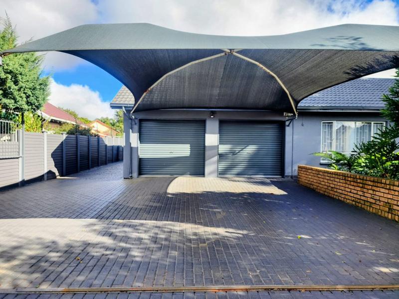 4 Bedroom Property for Sale in Helikonpark Gauteng