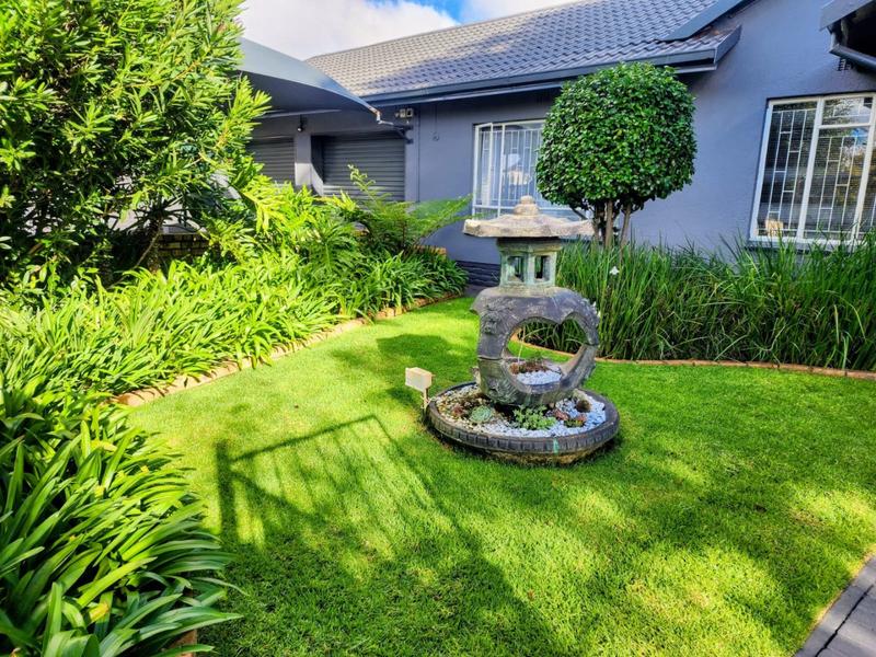4 Bedroom Property for Sale in Helikonpark Gauteng