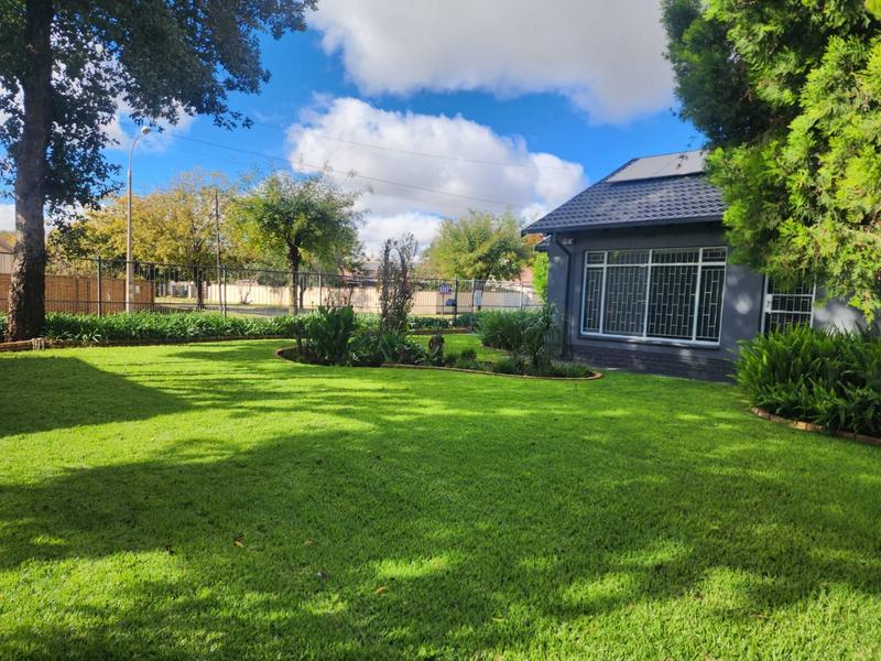 4 Bedroom Property for Sale in Helikonpark Gauteng