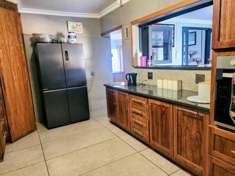 4 Bedroom Property for Sale in Helikonpark Gauteng