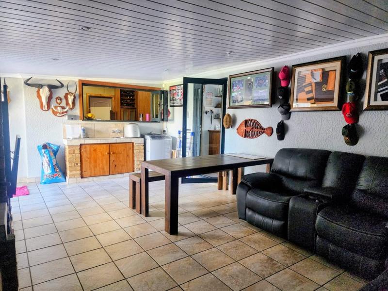 4 Bedroom Property for Sale in Helikonpark Gauteng