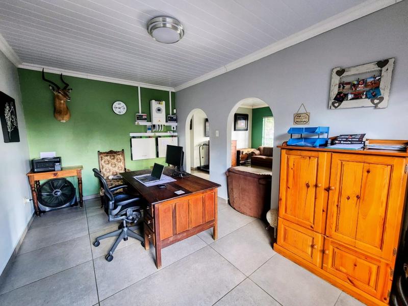 4 Bedroom Property for Sale in Helikonpark Gauteng