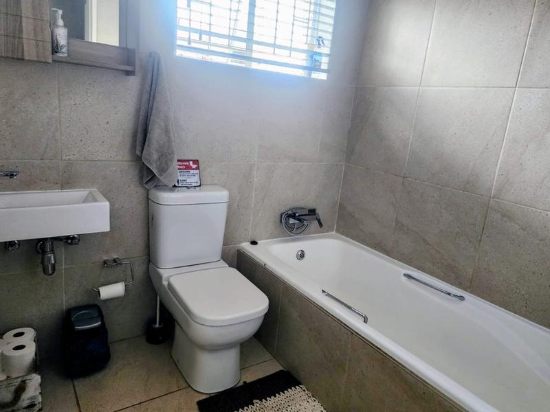 4 Bedroom Property for Sale in Helikonpark Gauteng