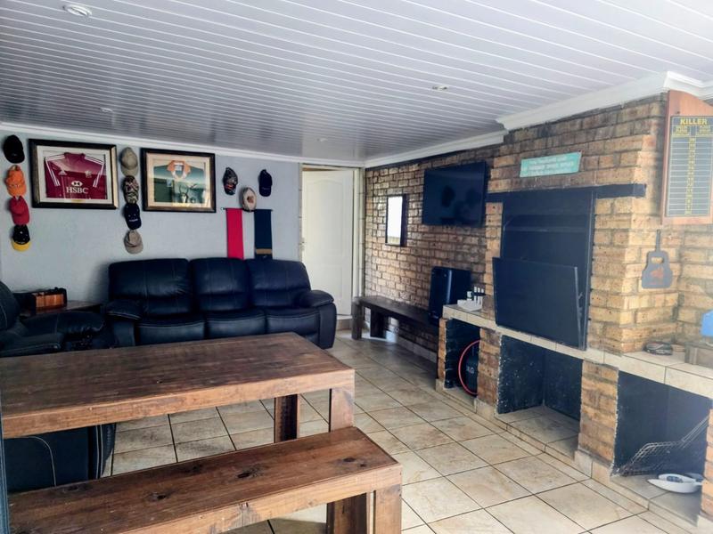 4 Bedroom Property for Sale in Helikonpark Gauteng