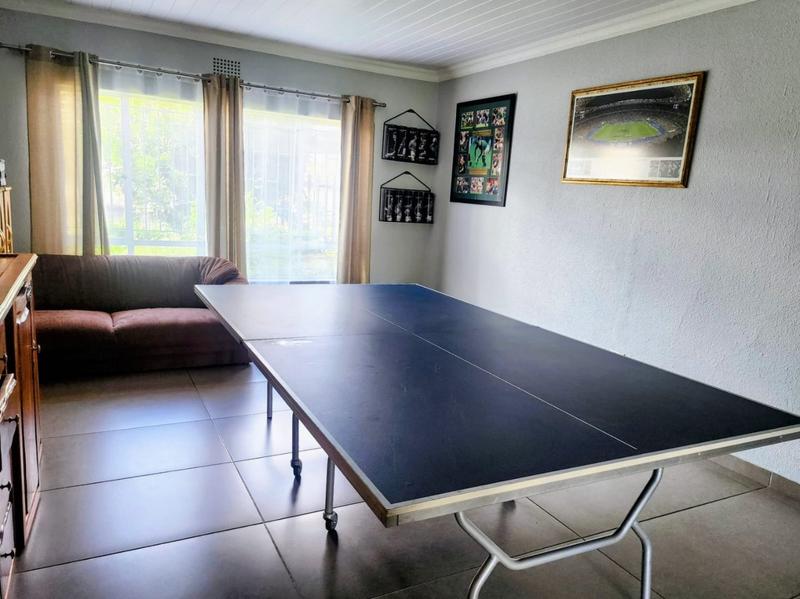 4 Bedroom Property for Sale in Helikonpark Gauteng
