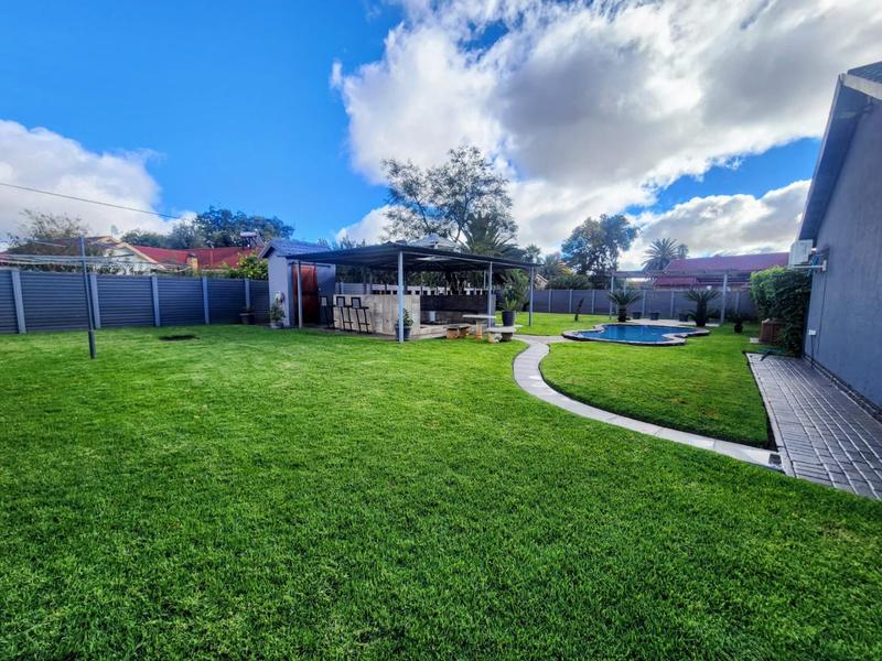4 Bedroom Property for Sale in Helikonpark Gauteng