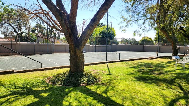 2 Bedroom Property for Sale in Lonehill Gauteng