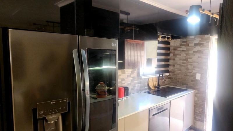 2 Bedroom Property for Sale in Lonehill Gauteng