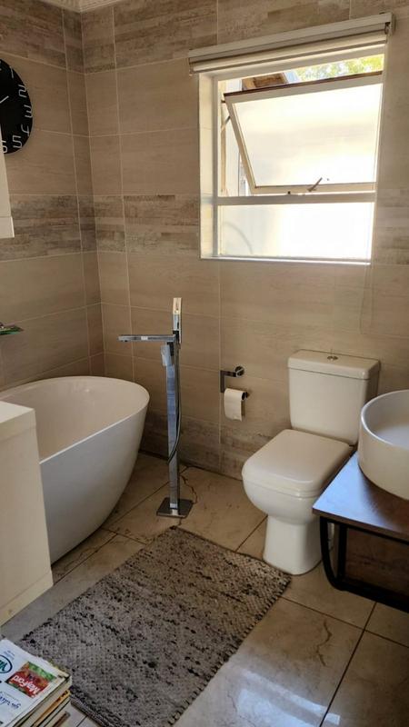 2 Bedroom Property for Sale in Lonehill Gauteng